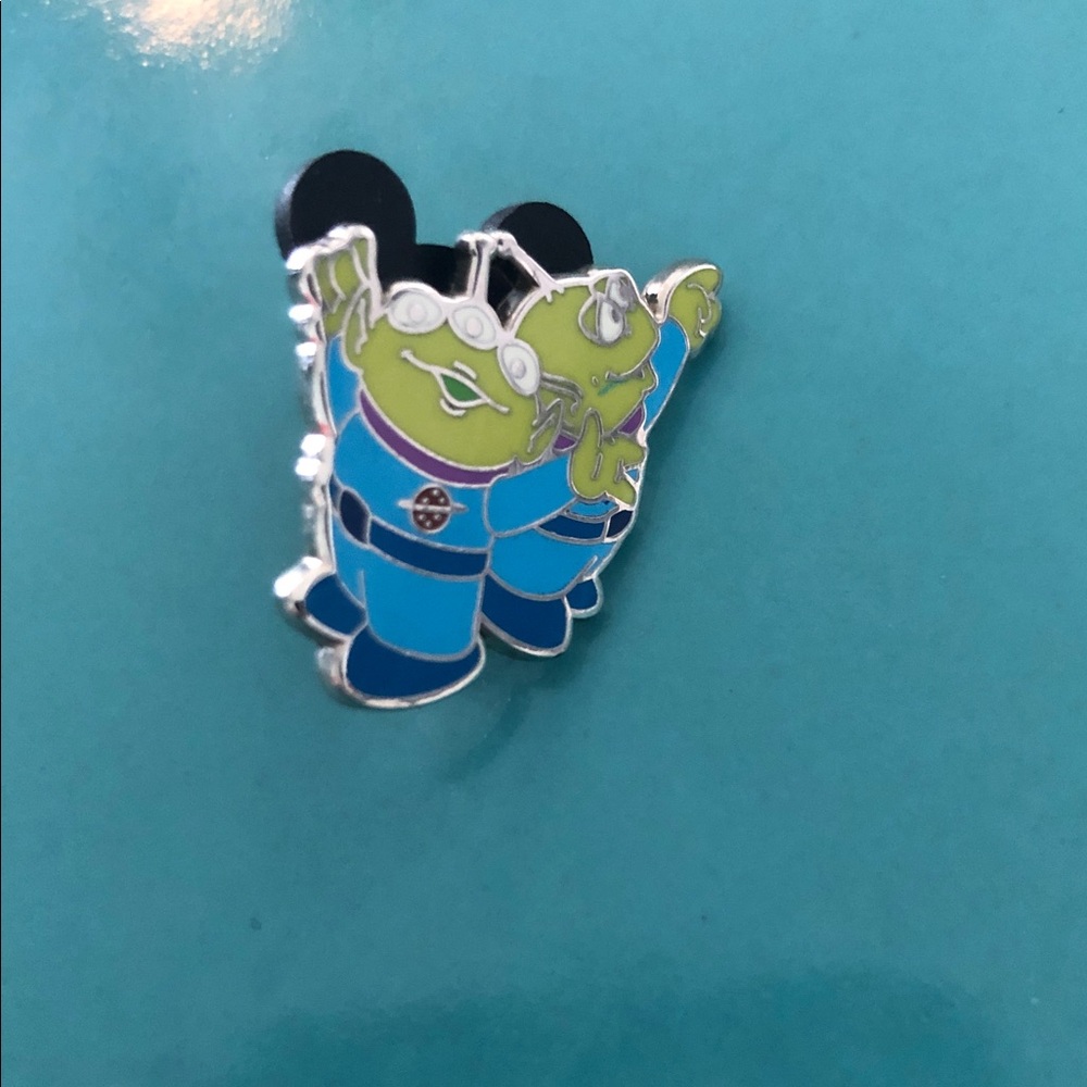 DISNEY TRADING PIN PIZZA PALACE LITTLE GREEN MEN